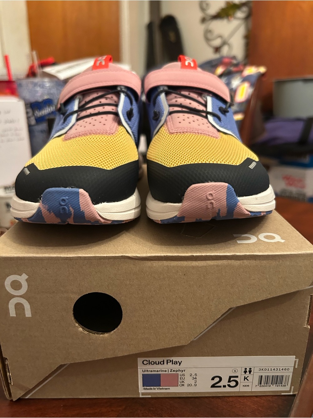 On Cloud Play Kids Sneakers - Yellow, Pink, Blue, size 2.5 youth, new in box